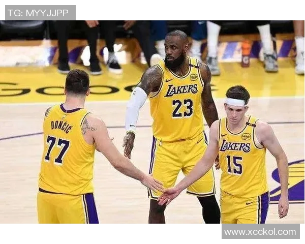 NBA自由市场风云：雄鹿签约风波与湖人四巨头计划